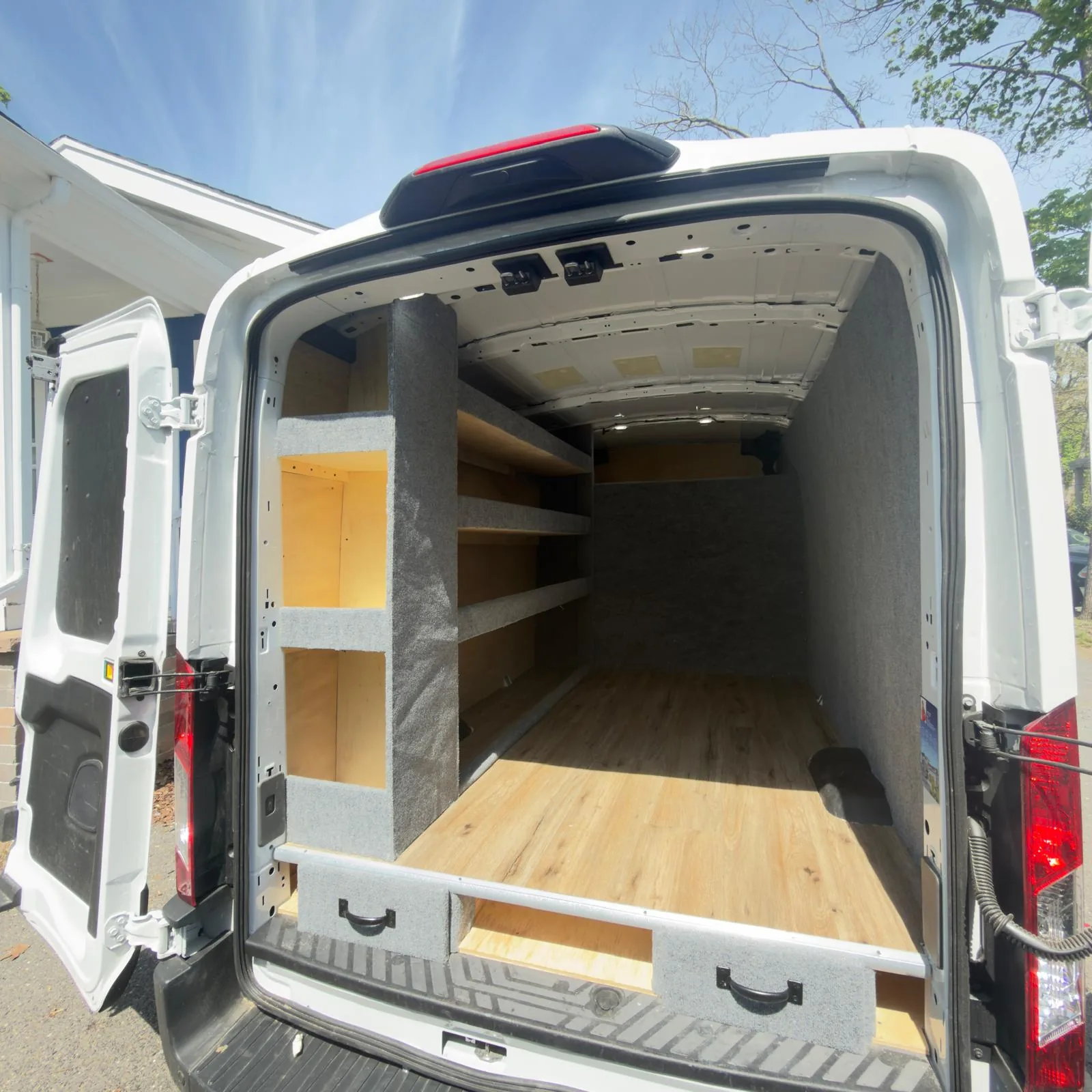 RC-002 — Ford Transit Teto Baixo