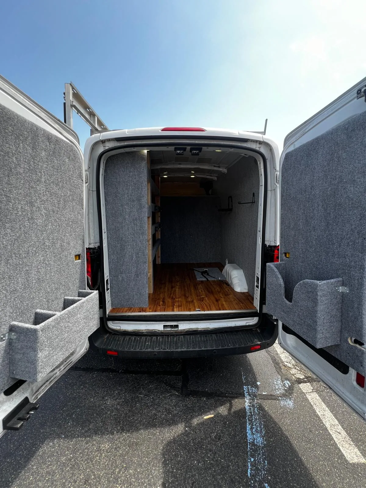 RC-003 — Ford Transit Teto Médio